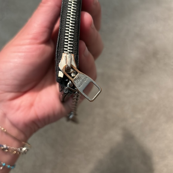 Louis Vuitton Damier Graphite Key Pouch w/ Chain - Picture 10 of 11